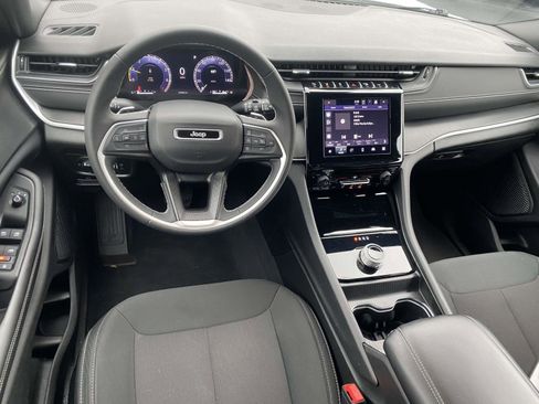 Certified 2024 Jeep Grand Cherokee Laredo image 18