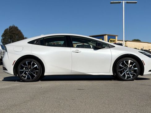 Used 2024 Toyota Prius Prime FWD image 3
