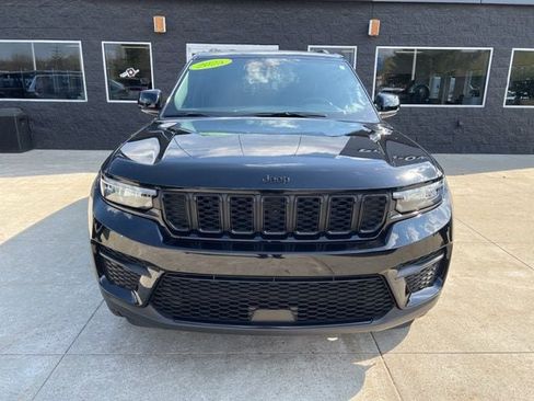Certified 2025 Jeep Grand Cherokee Altitude AWD/4WD image 2