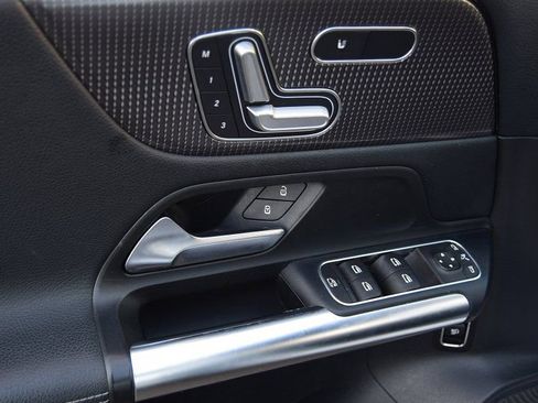 Used 2021 Mercedes-Benz GLA 250 4MATIC w/ Premium Package image 15