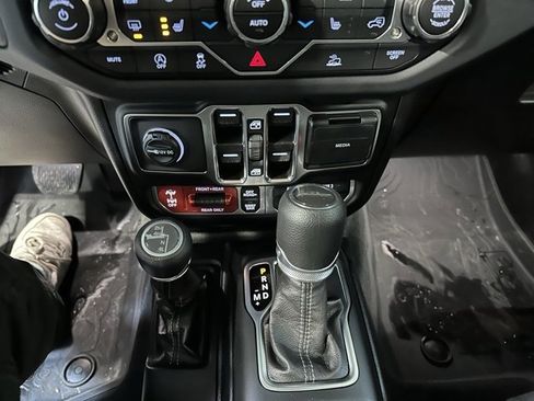 Used 2025 Jeep Gladiator Rubicon w/ Convenience Group image 33