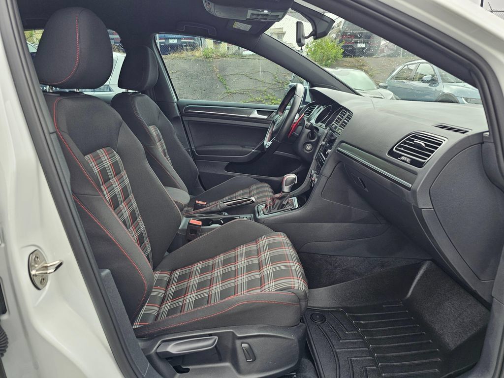 Used 2020 Volkswagen Golf 4-Door FWD image 10
