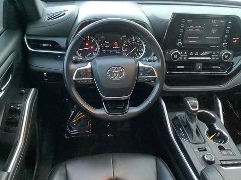 Used 2022 Toyota Highlander XSE AWD/4WD image 10