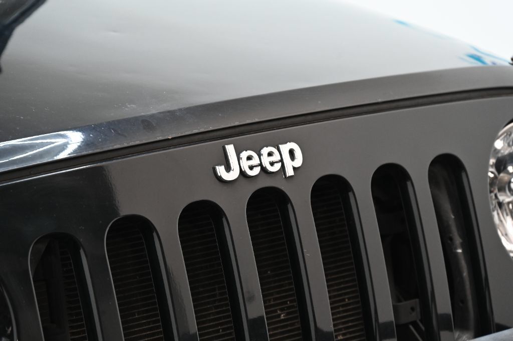 Used 2015 Jeep Wrangler Sport w/ Quick Order Package 23S AWD/4WD image 11