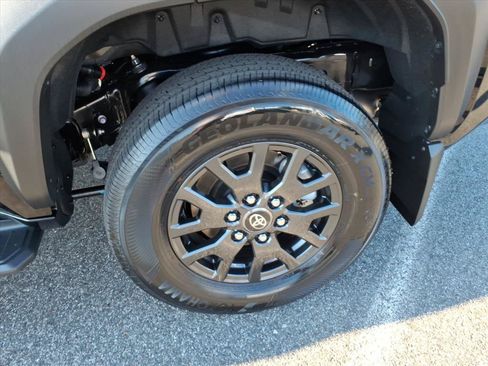 New 2026 Toyota 4Runner SR5 AWD/4WD image 8