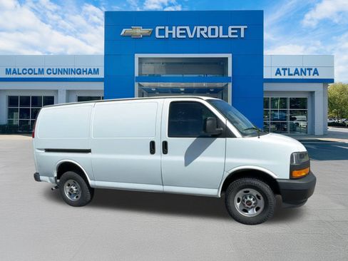 Used 2023 GMC Savana 2500 w/ Driver Convenience Package image 3