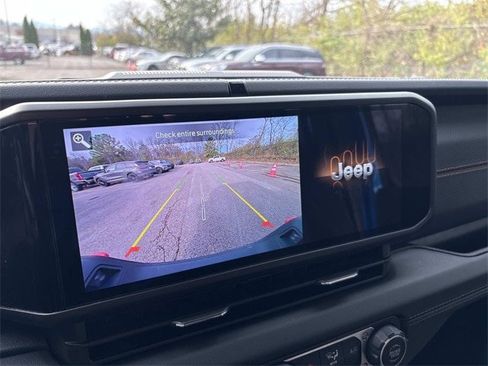 Used 2024 Jeep Gladiator Mojave image 31