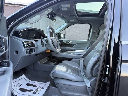 Used 2018 Lincoln Navigator Reserve AWD/4WD image 45