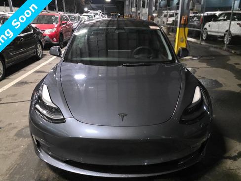 Used 2022 Tesla Model 3 Performance image 2