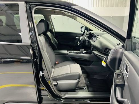 New 2026 Nissan Rogue SV FWD image 31