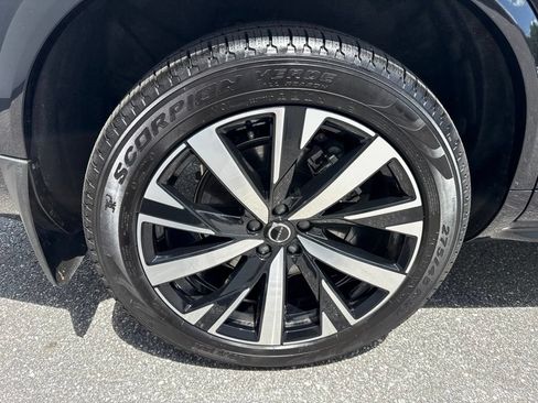Used 2025 Volvo XC90 B5 Core w/ Protection Package Premier AWD/4WD image 9