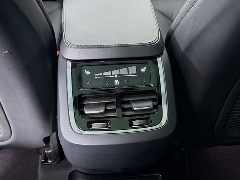 Used 2024 Volvo XC90 B6 Plus w/ Protection Package AWD/4WD image 27
