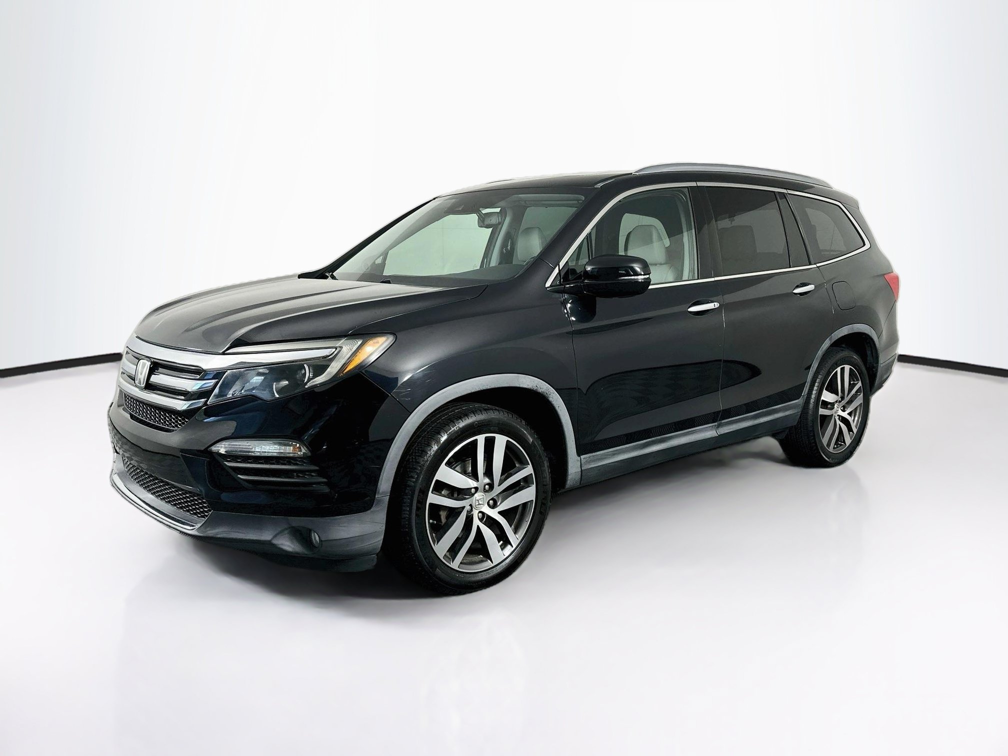 Used 2016 Honda Pilot Touring image 3