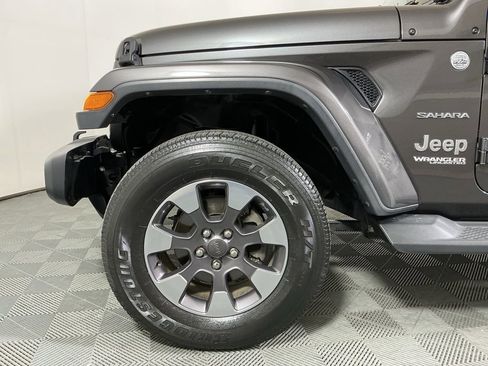 Used 2018 Jeep Wrangler Unlimited Sahara image 9