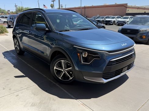 Used 2025 Kia Niro EX FWD image 6