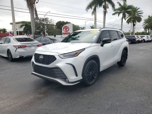 Certified 2026 Toyota Highlander XSE image 2