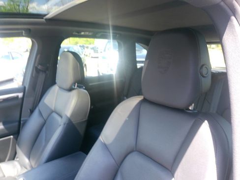 Used 2014 Porsche Cayenne Platinum Edition AWD/4WD image 13