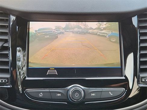 Used 2022 Chevrolet Trax LT w/ LT Convenience Package image 14