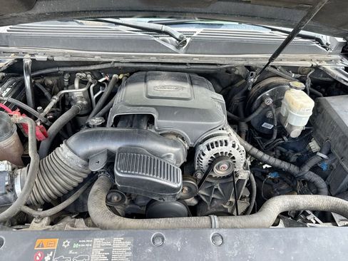 Used 2013 Chevrolet Suburban LTZ AWD/4WD image 27
