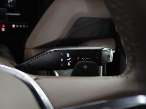 Used 2025 GMC Yukon Denali w/ Sun & Power Step Package AWD/4WD image 31