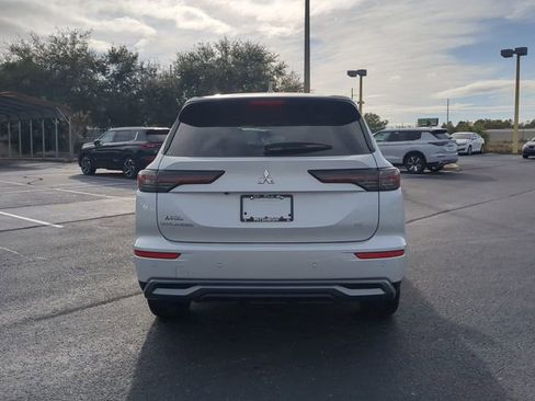 New 2025 Mitsubishi Outlander SE image 5