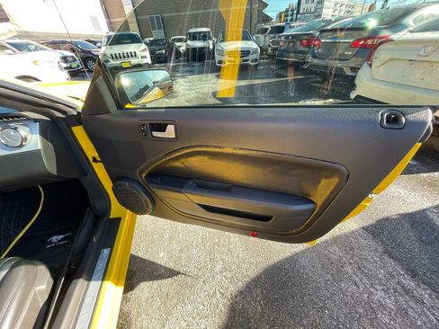 Used 2005 Ford Mustang GT Premium image 17