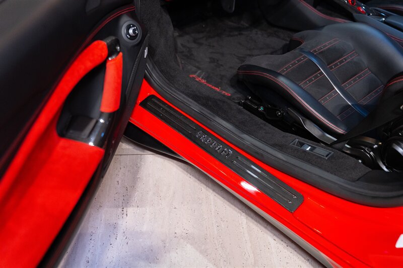 Used 2021 Ferrari F8 Tributo RWD image 20