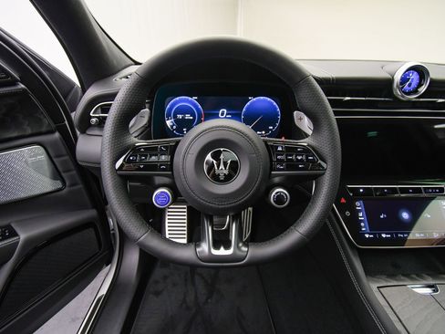 New 2025 Maserati Grecale Modena image 14