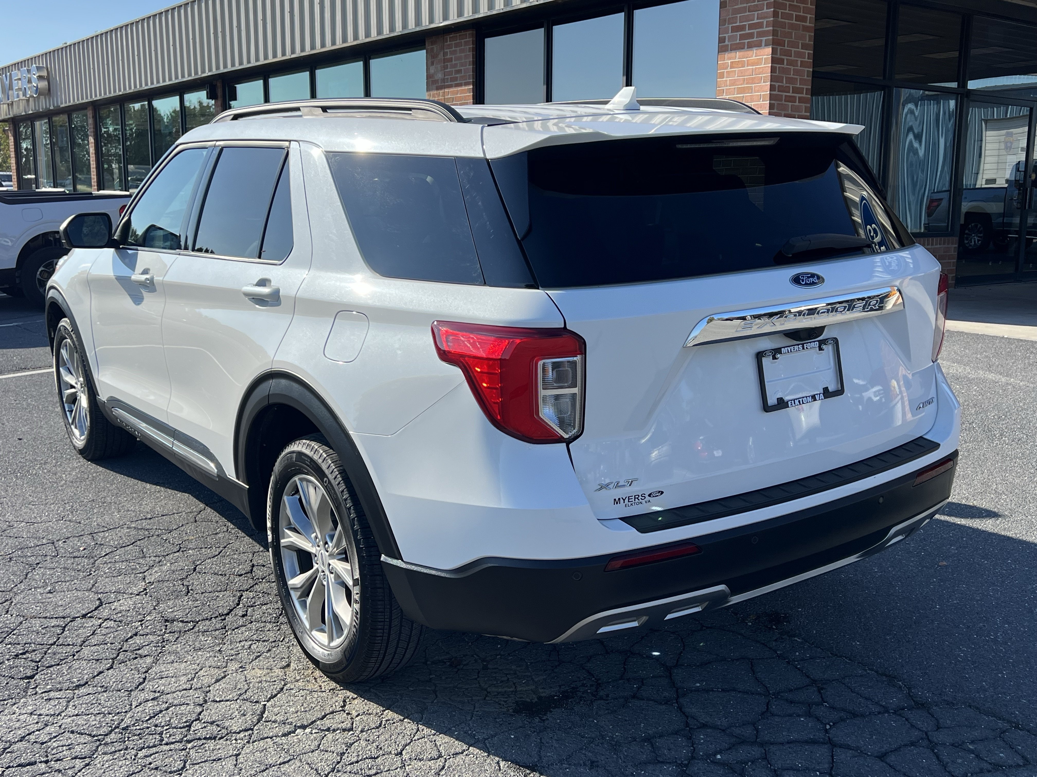 Used 2024 Ford Explorer XLT w/ Equipment Group 202A AWD/4WD image 8