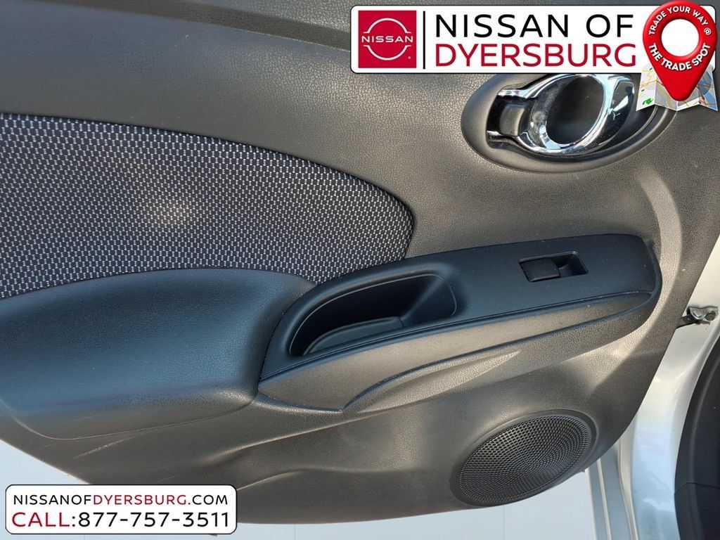 Used 2015 Nissan Versa SV FWD image 8