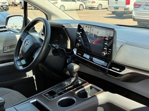 Used 2022 Toyota Sienna LE FWD image 27