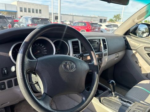 Used 2006 Toyota 4Runner SR5 AWD/4WD image 18