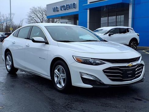 Used 2023 Chevrolet Malibu LT image 2