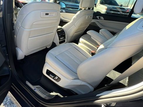 Used 2022 BMW X7 M50i image 23