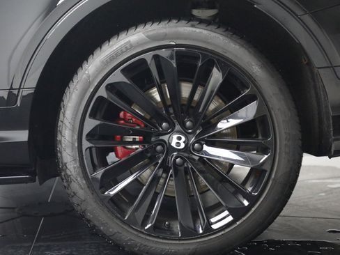 Used 2023 Bentley Bentayga Speed image 16