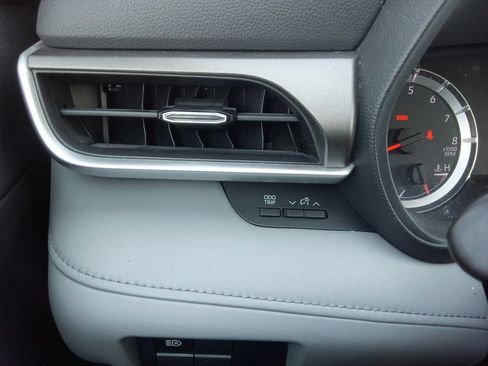 Used 2021 Toyota Highlander L FWD image 30
