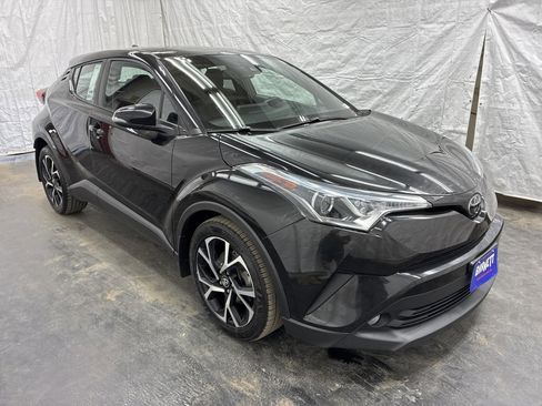Used 2018 Toyota C-HR XLE FWD image 2