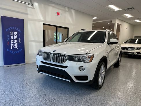 Used 2017 BMW X3 xDrive28i image 3