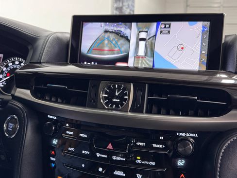 Used 2016 Lexus LX 570 4WD w/ Luxury Package image 9