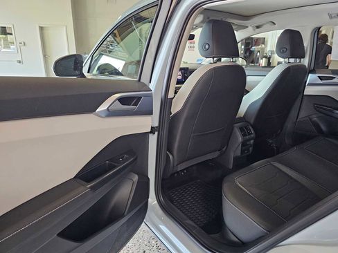 New 2025 Volkswagen Taos SE image 15