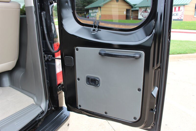 Used 2015 Nissan NV 3500 SL w/ Technology Package RWD image 11