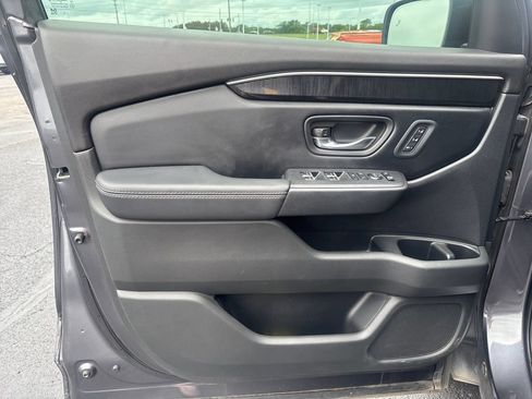 Used 2023 Honda Pilot Elite image 6
