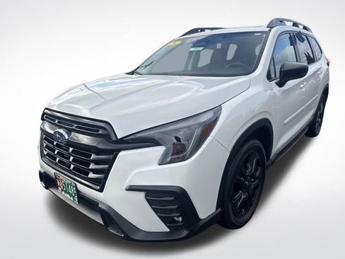 Used 2024 Subaru Ascent Onyx Edition image 3