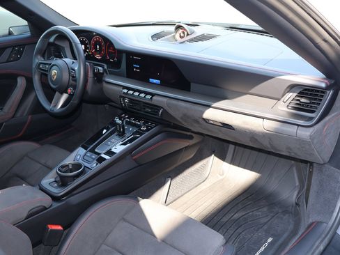 Certified 2025 Porsche 911 Targa 4 GTS AWD/4WD image 26
