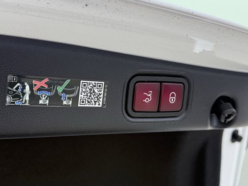 Used 2023 Mercedes-Benz E 350 Sedan image 15