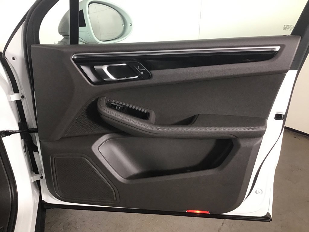 Certified 2023 Porsche Macan Turbo AWD/4WD image 20