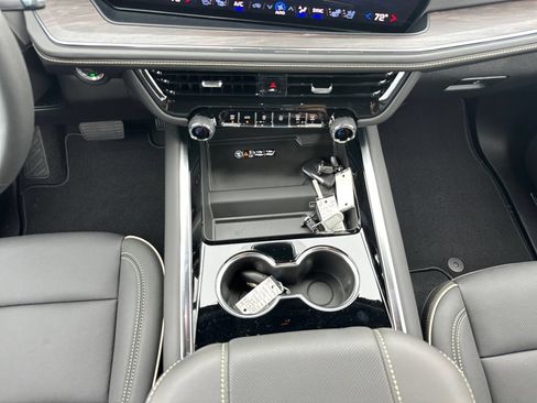 New 2026 Chevrolet Suburban Premier AWD/4WD image 11