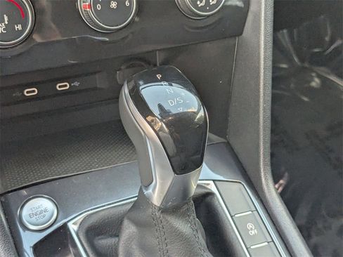 Used 2024 Volkswagen Tiguan SE image 17