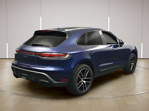 Certified 2023 Porsche Macan AWD/4WD image 26