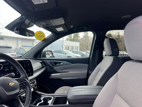 Certified 2025 Chevrolet Traverse LT image 12